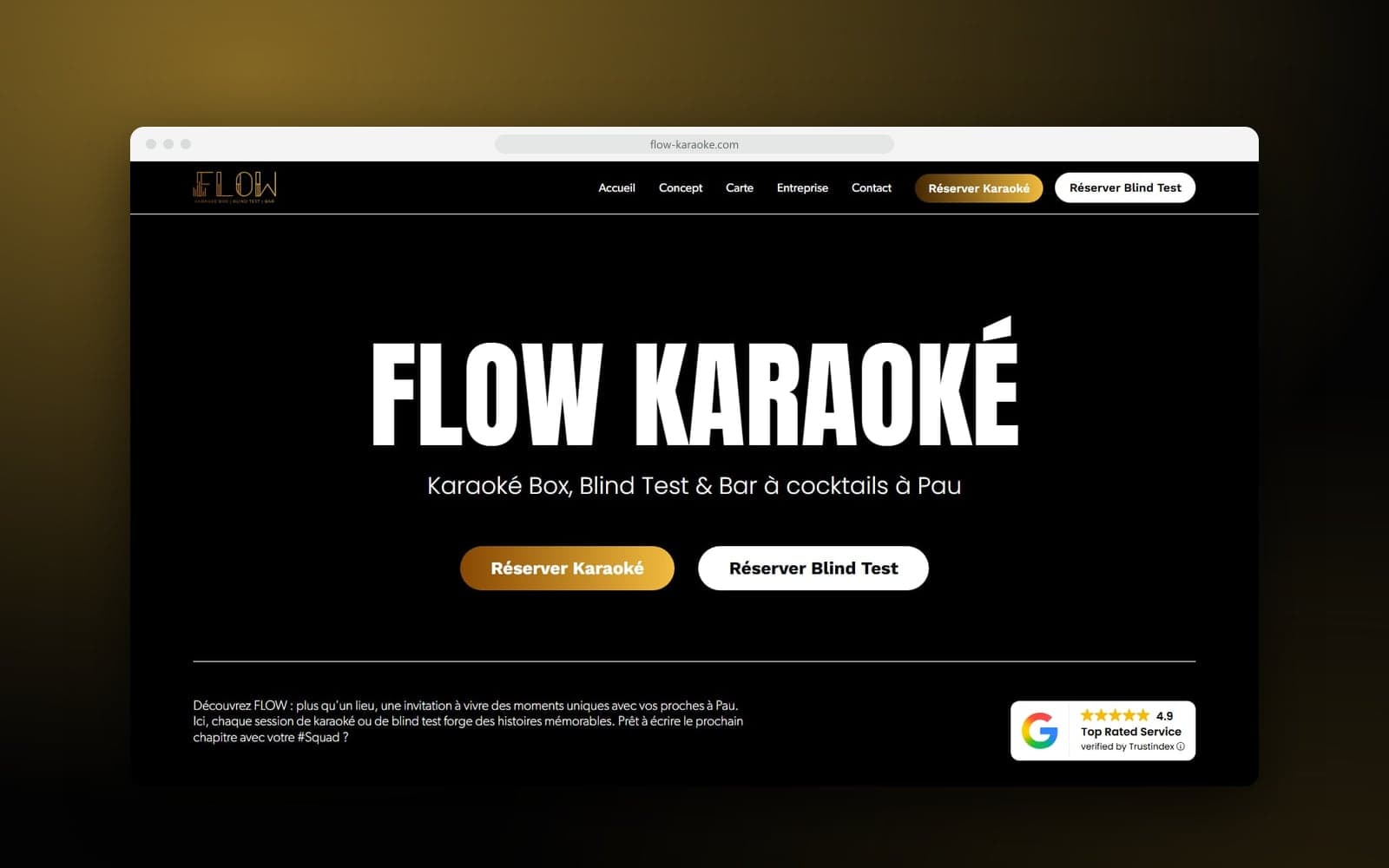 Accueil du site de Flow Karaoké : « Karaoké Box, Blind Test & Bar à cocktails à Pau », en blanc et or sur fond noir