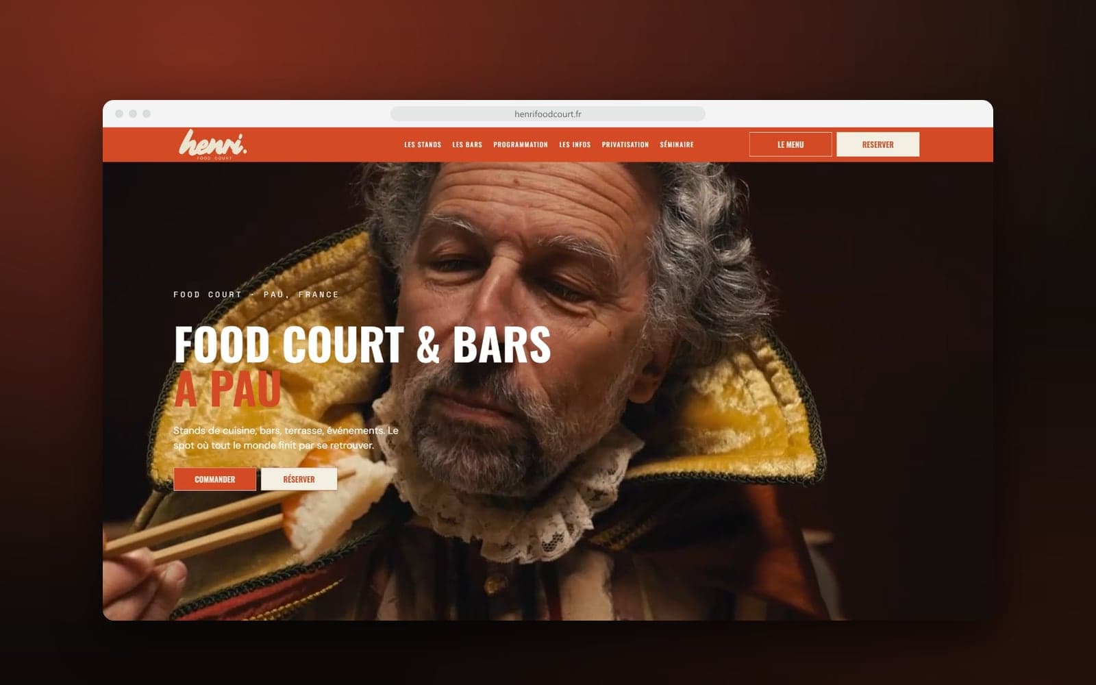Accueil du site d'Henri. Food Court : « Food court & bars à Pau », un Henri IV en costume goûte un sushi
