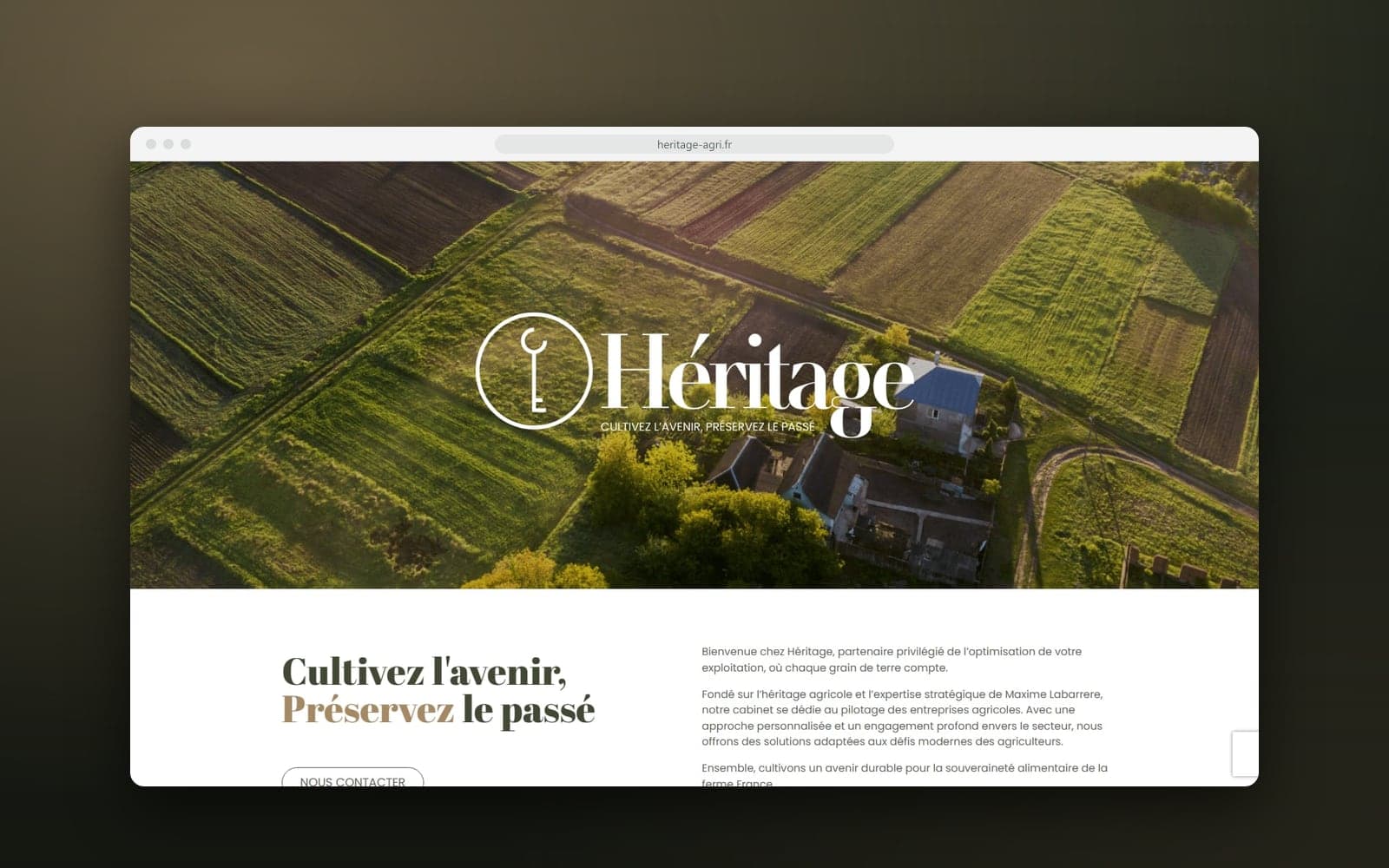 Accueil du site d'Héritage : le logo sur une vue aérienne de parcelles agricoles
