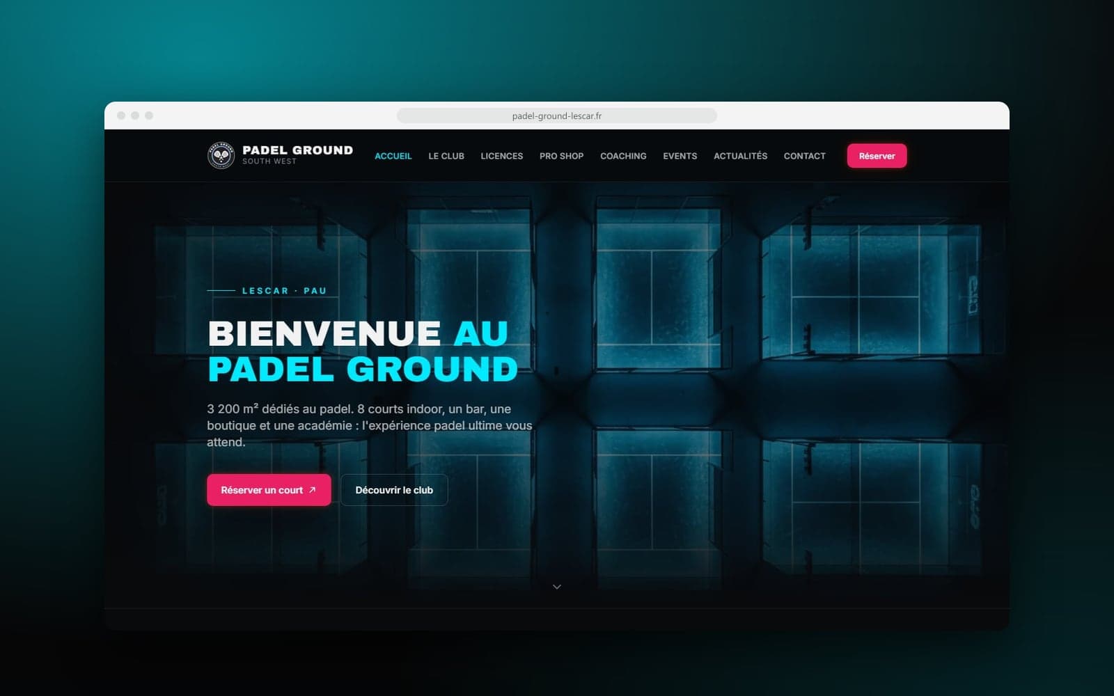 Accueil du site de Padel Ground : « Bienvenue au Padel Ground », vue aérienne des courts indoor de Lescar