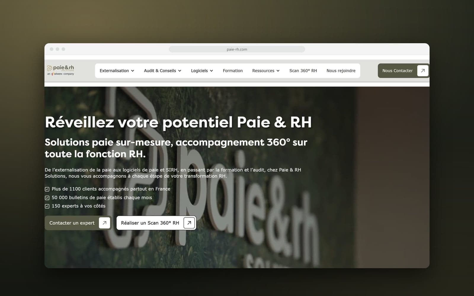 Accueil du site de Paie & RH Solutions : « Réveillez votre potentiel Paie & RH » devant le mur végétal au logo de la marque