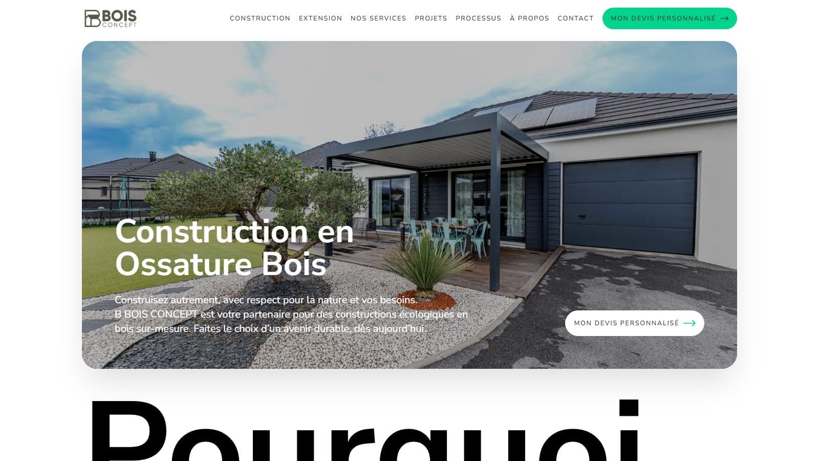 Accueil du site de B Bois Concept : « Construction en ossature bois » sur la photo d'une maison avec pergola