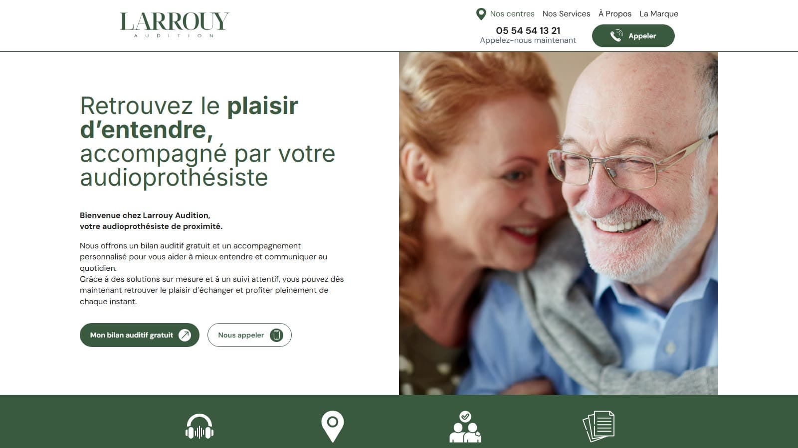 Accueil du site de Larrouy Audition : « Retrouvez le plaisir d'entendre » et un couple de seniors souriant